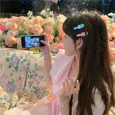 她行走于黑暗中 电影海报